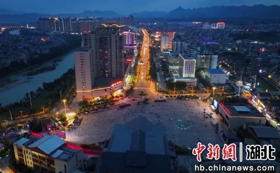 荆楚大地的历史与现实现状，湖北的多元面貌